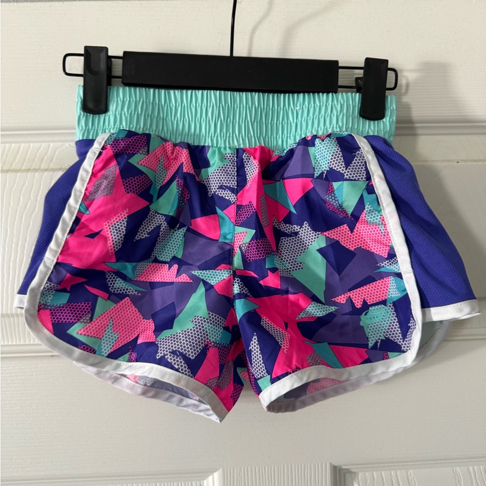 🩷Bundle 3/$15🩷 Girls Sketchers active short. Size 7/8.